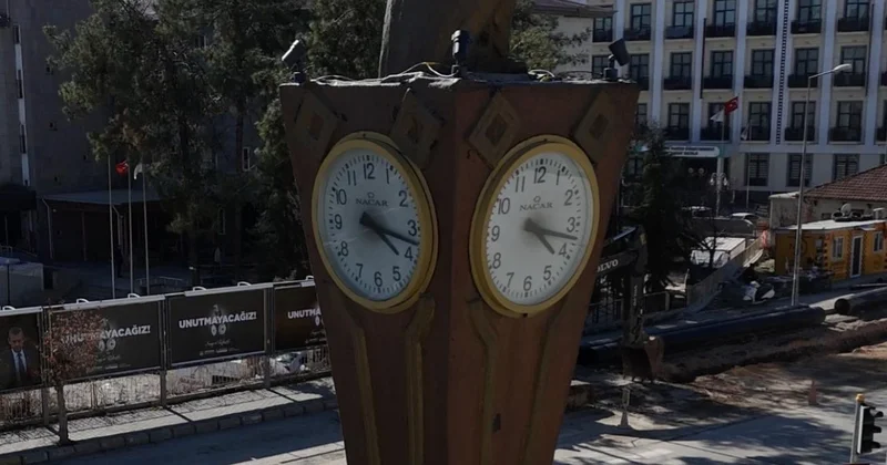Adıyaman da saat kulesi 3 yıldır 04.17 yi gösteriyor