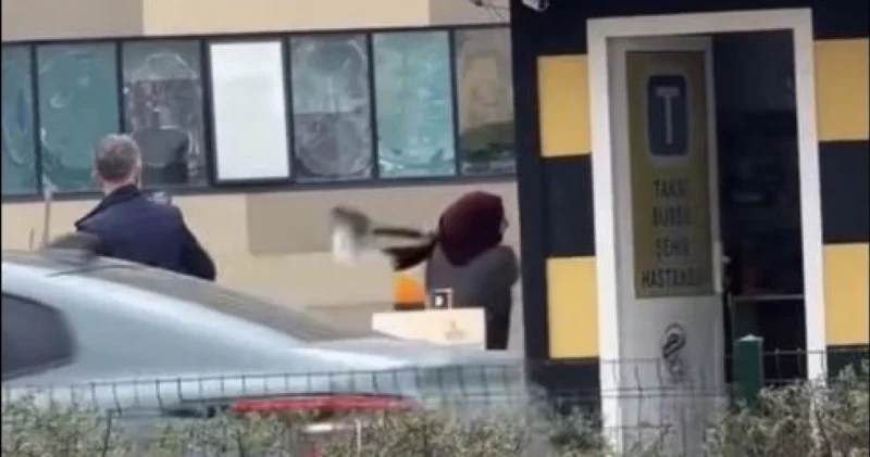 Son dakika: Bursa da taksi bulamayan genç kadın durağı birbirine kattı! Son dakika haberleri