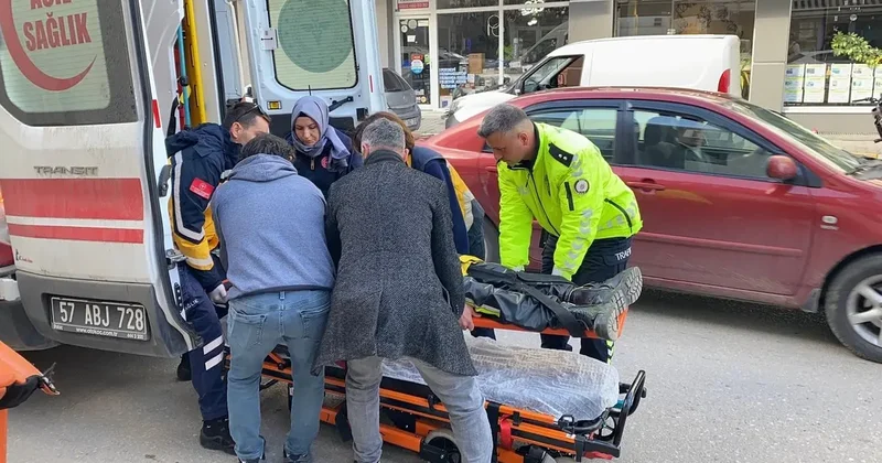 Motosiklet otomobile arkadan çarptı