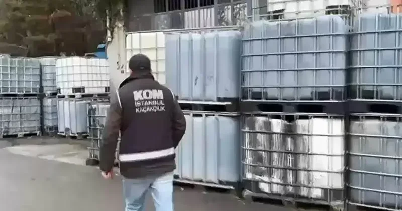 İstanbul da yapılan operasyonlarda 242 ton kaçak akaryakıt ele geçirildi