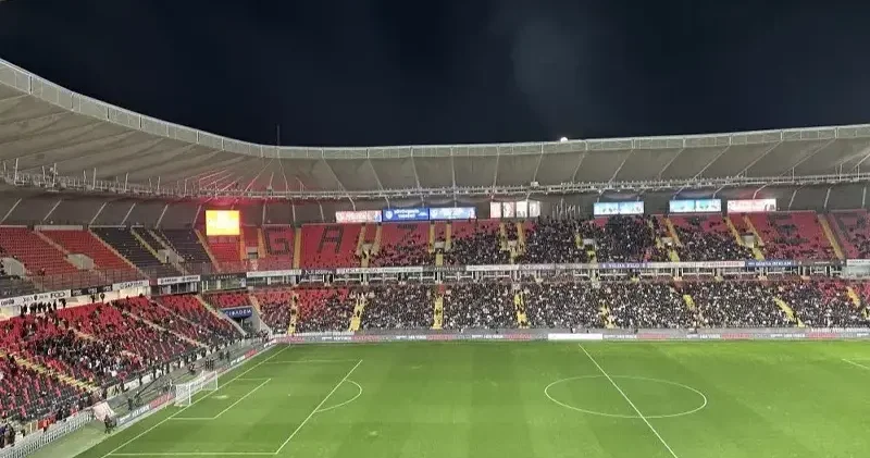Gaziantep Fenerbahçe maçı neden başlamadı? Gaziantep Fenerbahçe maçında ne oldu? Futbol Haberleri