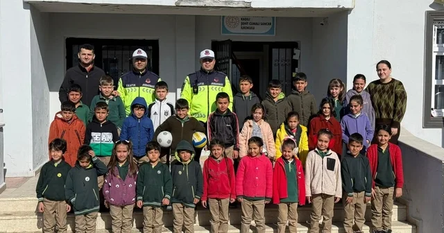 Doğanşehir de jandarmadan öğrencilere trafik semineri Malatya Haberleri