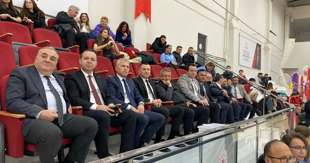 Zonguldak ta raketler şampiyonluk için parkeye çıktı; 34 ilden 200 sporcu Kozlu da Zonguldak Haberleri