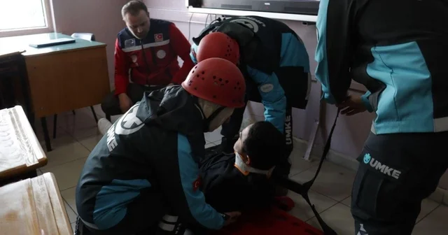 Zonguldak Anadolu Lisesi nde deprem tatbikatı düzenlendi Zonguldak Haberleri