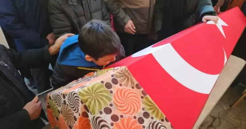 Fatma Nur öğretmene veda: Oğlu tabutuna sarılıp ağladı