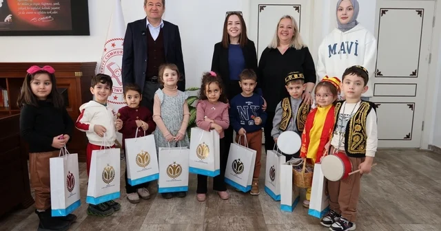 Bilecik te minik öğrenciler davul ve manilerle Ramazan ayı coşkusunu yaşattı Bilecik Haberleri