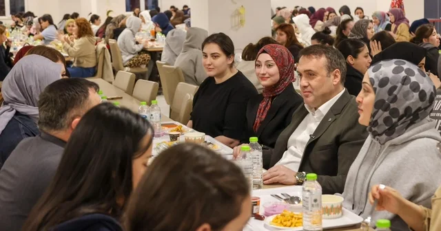 Vali Sözer, öğrencilerle bir araya gelerek hedeflerini dinledi Bilecik Haberleri