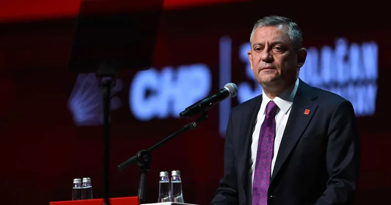 Özgür Özel den CHP yi karıştıran hamle: Partiyi yolsuzluk skandalının aktörlerine emanet etti