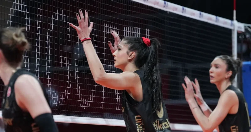 Galatasaray kupada Dörtlü Final de