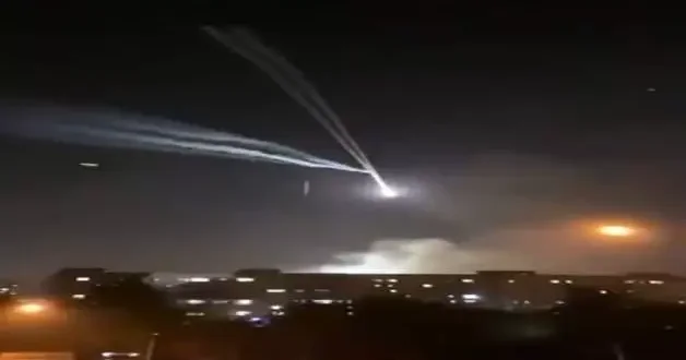 İran hipersonik füzeyle vurdu! İsrail deki büyük patlama kamerada!