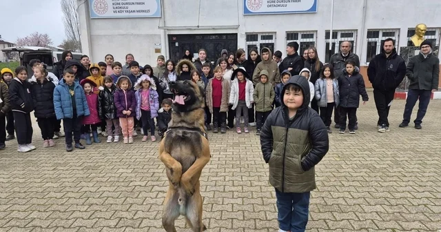 Bilecik te bomba arama köpek unsurlarıyla tanıtım faaliyeti düzenlendi Bilecik Haberleri