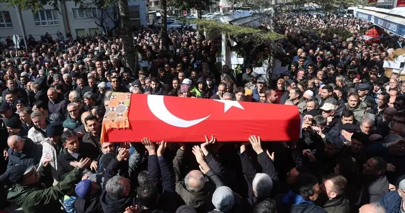 Öğrencisi tarafından öldürülen Fatma Nur öğretmene son veda! Tabutun yanından ayrılmadı