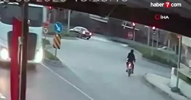 Korkunç çarpışma: Kırmızı ışıkta geçmenin bedeli ağır oldu