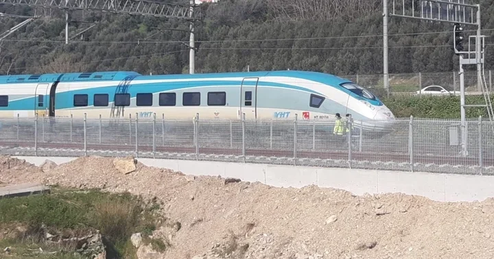 Kocaeli de korkunç olay! Trenin çarptığı yaya hayatını kaybetti