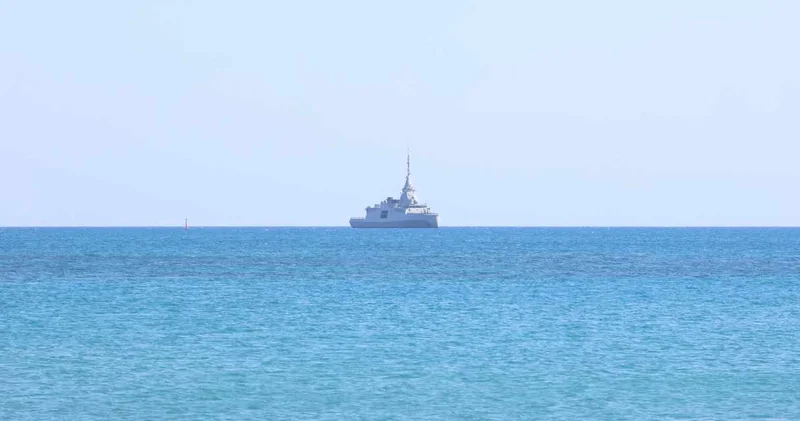 Yunanistan a ait firkateyn Limasol a ulaştı