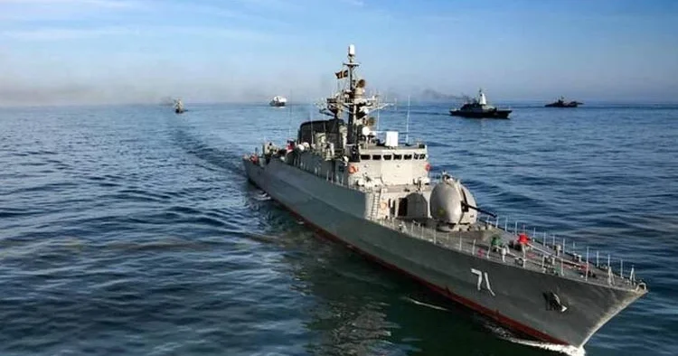 İran savaş gemisi vuruldu: Kayıp mürettebat aranıyor... Tatbikattan dönüyordu