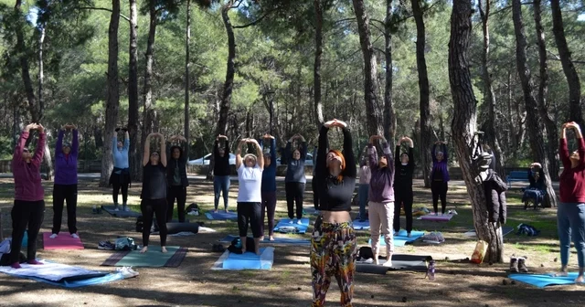 Konyaaltı da sporseverler yoga derslerinde buluştu Antalya Haberleri