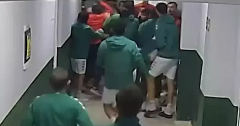 Tokalaşmak için elini uzattı, yumruk yedi! Futbolcu kramponla darp edildi