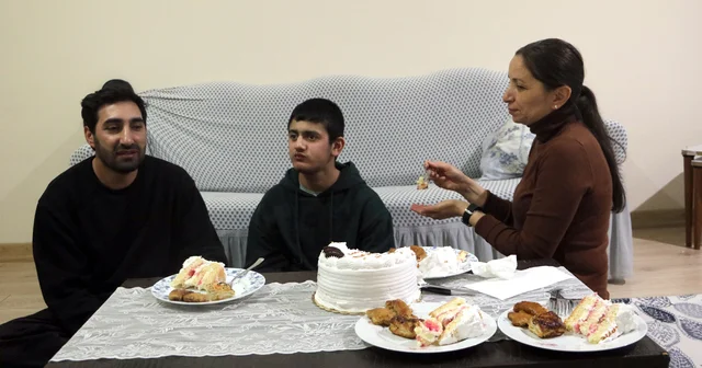 Evde eğitim alan Ali ye sürpriz doğum günü kutlaması Hakkari Haberleri