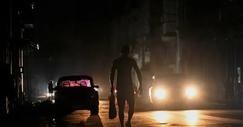 Küba karanlığa gömüldü, milyonlarca kişi karanlıkta kaldı