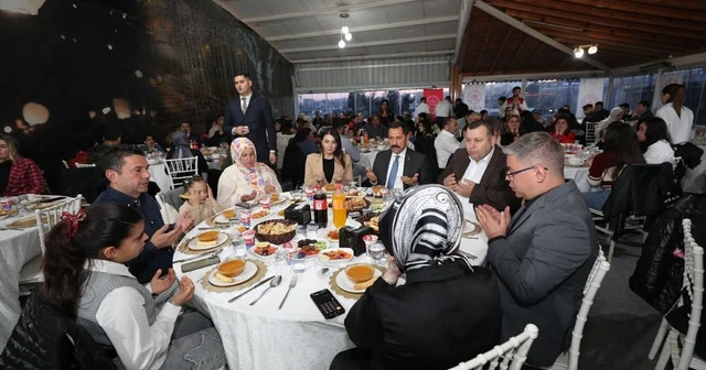 Hatay da koruyucu aileler iftar sofrasında bir araya geldi Hatay Haberleri