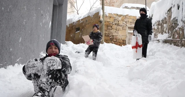 Mart kapıdan baktırdı: Bayburt güne 15 santimetre karla uyandı Bayburt Haberleri
