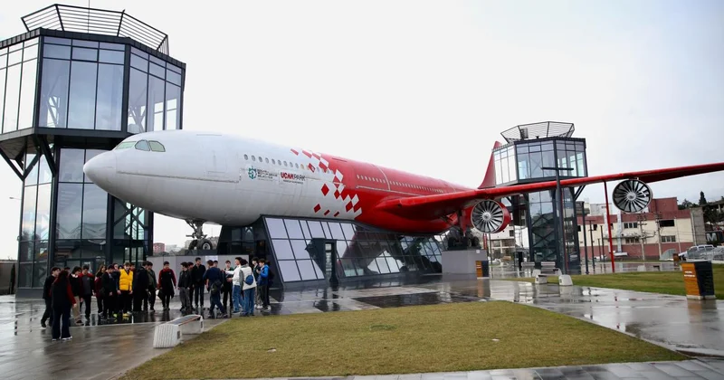 Emekli uçak bilim merkezi olarak havacılık meraklılarını ağırlıyor