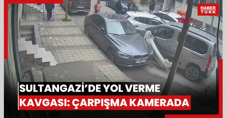 Sultangazi de yol verme tartışmasında hafif ticari araç otomobile çarptı; kaza kamerada
