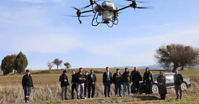 Tavas Belediyesinden çiftçiye dronlu gübreleme desteği Denizli Haberleri