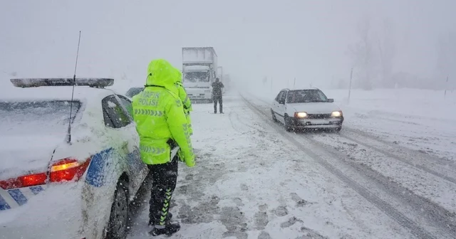 Erzincan güne karla uyandı: Kar ve sis ulaşımı aksattı Erzincan Haberleri
