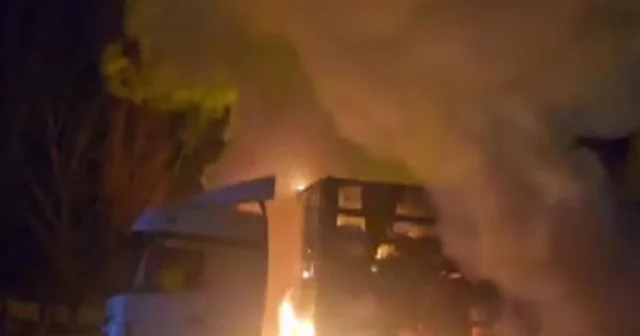 Pamuk yüklü TIR yandı Erzurum Haberleri