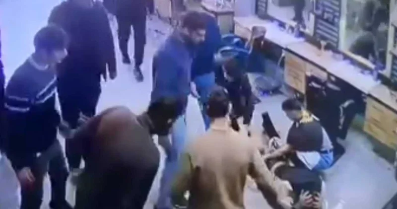 Adana da silahlı saldırı! Husumetlisini vurmak istedi berberi yaraladı