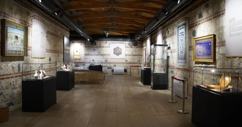 Osmanlı Sultanlarının Sevdası: Kutsal Emanetler sergisi Rami Kütüphanesi nde açıldı