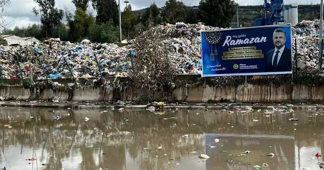 Buca da çöp krizi: Belediye işçileri bu kez Nefes alamıyoruz diyerek eylem başlattı İzmir Haberleri