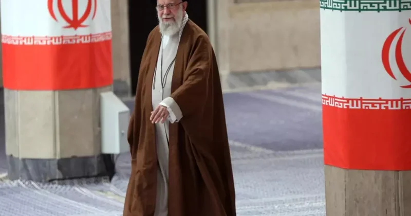 Hamaney in Cenazesi Halkın Ziyaretine Açıldı