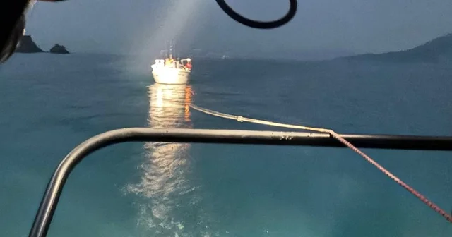 Fethiye de makine arızası nedeniyle sürüklenen tekne kurtarıldı Muğla Haberleri