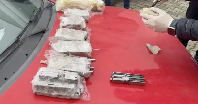 Otomobilin kapılarına zulalanmış cephanelik polis ekiplerince yakalandı Sakarya Haberleri