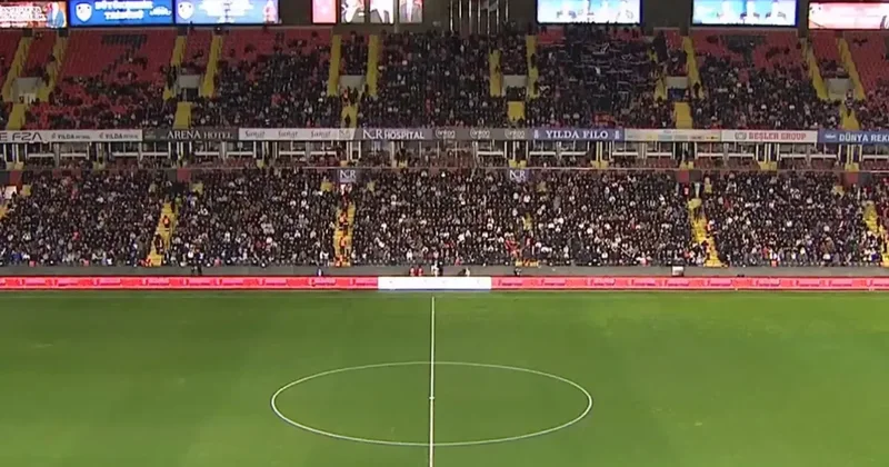 Gaziantep FK Fenerbahçe mücadelesi ışıklandırmadaki arıza nedeniyle başlayamadı