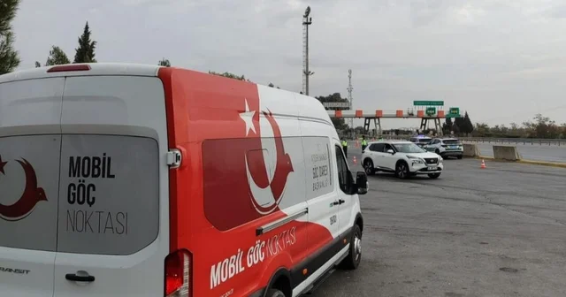 Aydın da şüphe üzerine durdurulan araçta 12 düzensiz göçmen yakalandı Aydın Haberleri