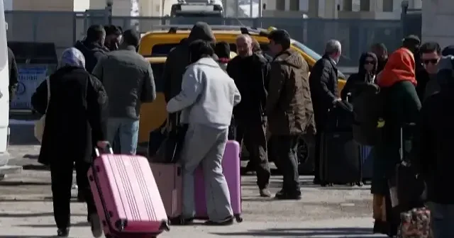 Tahran’dan kaçan İranlılar Türkiye’ye geldi VİDEO İZLE