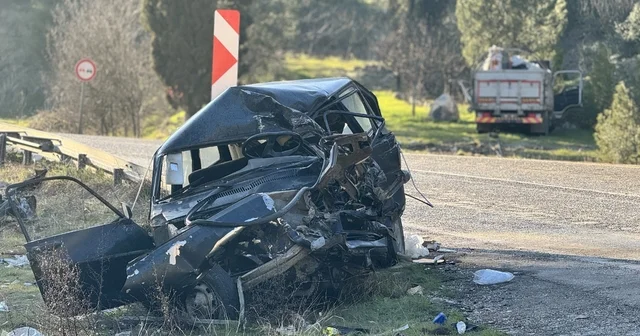 Kamyonla çarpışan otomobil demir yığınına döndü: 1 ölü, 5 yaralı Karabük Haberleri