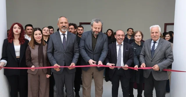 Fırat Üniversitesi nde 6 Şubat depremi, sergi ve konferansla ele alındı Elazığ Haberleri