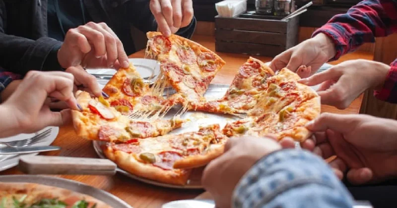 Türkiye de de şubeleri olan pizza zinciri yüzlerce şubesini kapatıyor Sözcü Gazetesi