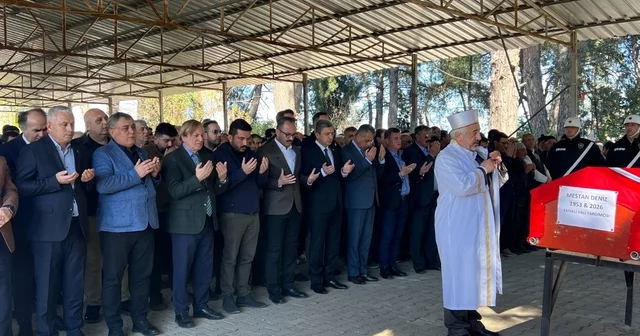 72 yaşında hayatını kaybeden emekli Vali Yardımcısı son yolculuğuna uğurlandı Antalya Haberleri