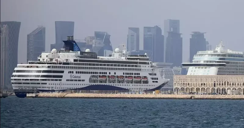 Hürmüz Boğazı nda binlerce yolcu, İran ablukası nedeniyle gemilerde mahsur kaldı