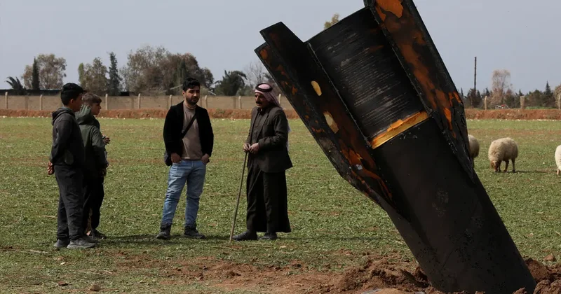 Suriye nin Kamışlı kentine füze düştü! Gören yanına koştu... Görüntüler olay oldu
