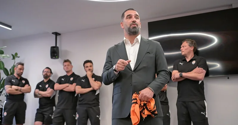 Arda Turan efsane olduğu takımın başına geçiyor! Milli yıldıza rakip olacak Sözcü Gazetesi