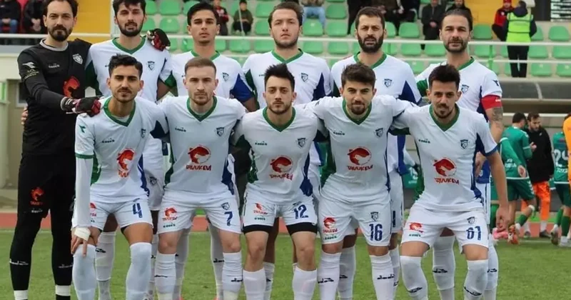 Hakem kararlarına isyan edip apar topar ligden çekildiler