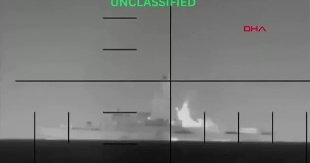 ABD, İran’a ait savaş gemisinin torpido ile vurulma anlarını paylaştı