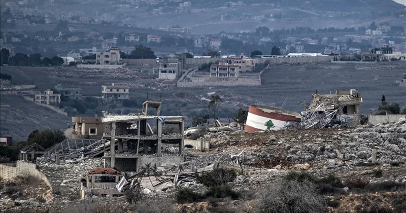 İsrail ordusu Lübnan da işgalini genişleterek sınır hattındaki bir beldenin güneyine ilerledi